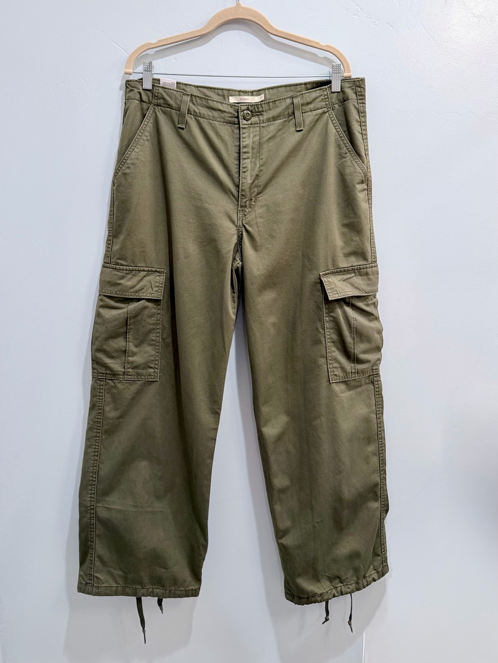 Levi’s '94 Baggy Cargo Pants Army Green High Rise Straight Leg Utility Size 32 - Picture 3 of 11